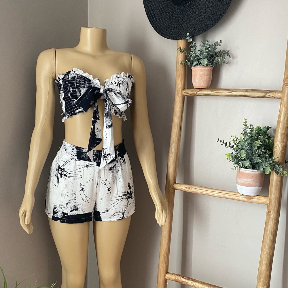 Black and White Abstract Two-Piece Set